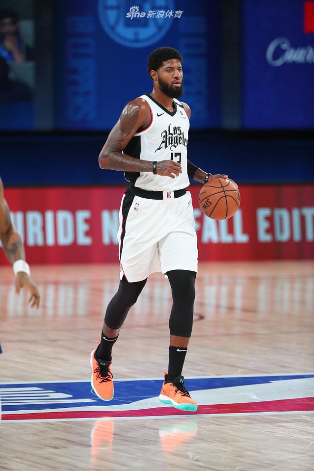 巴塞罗那正 巴塞罗那正